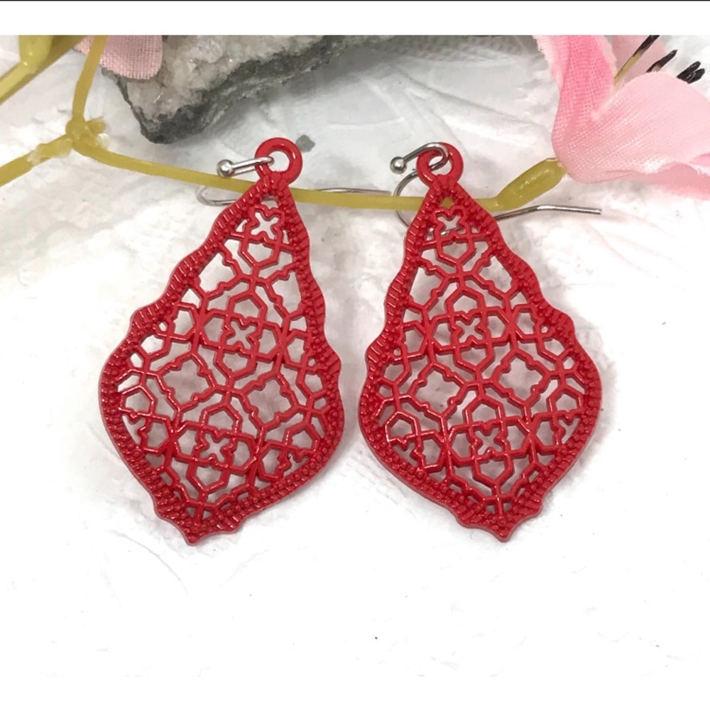 NEW 🌸 Red Filigree teardrop earrings 🌸